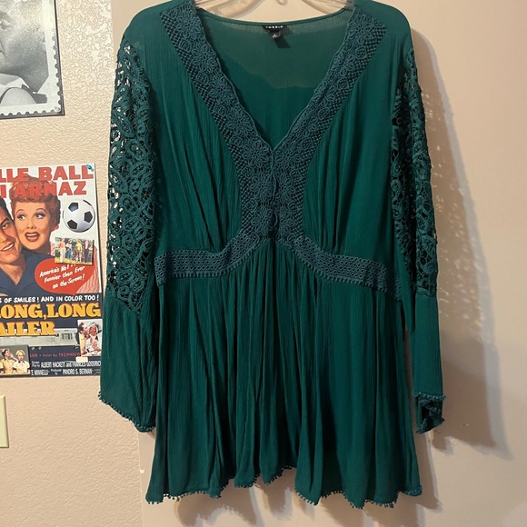 Torrid Green Lace Sleeve Blouse - Picture 5 of 15